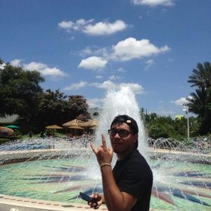 Meet your Posher, Adriel